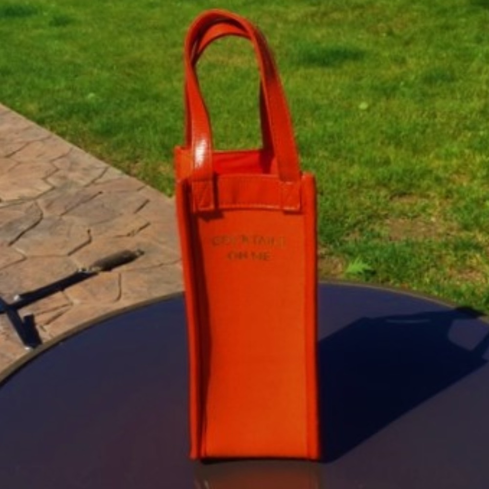 8 Oak Lane "Cocktails on Me" Wine Tote (NWOT)